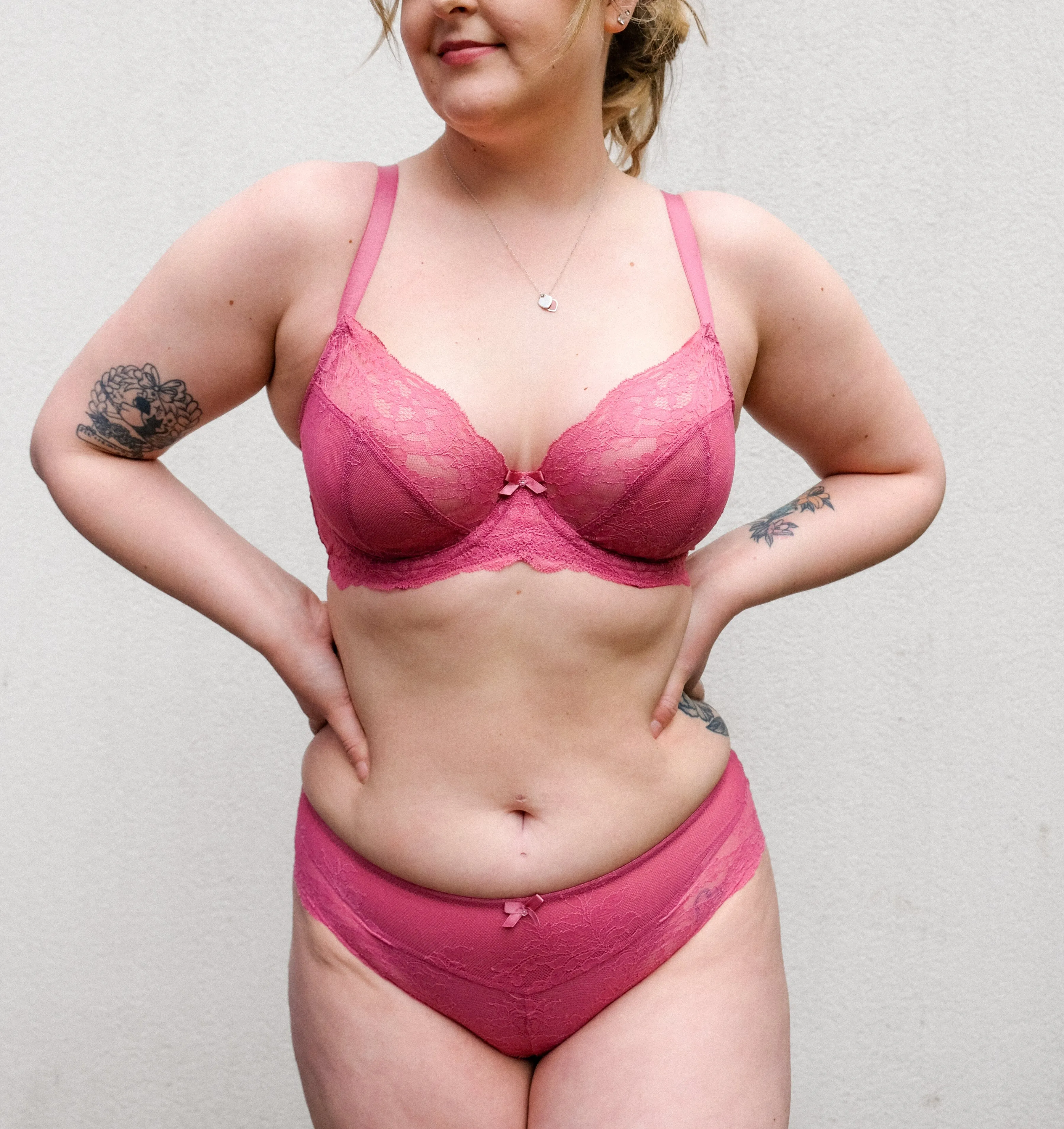 Lace seam-free brief [Berry Pink]